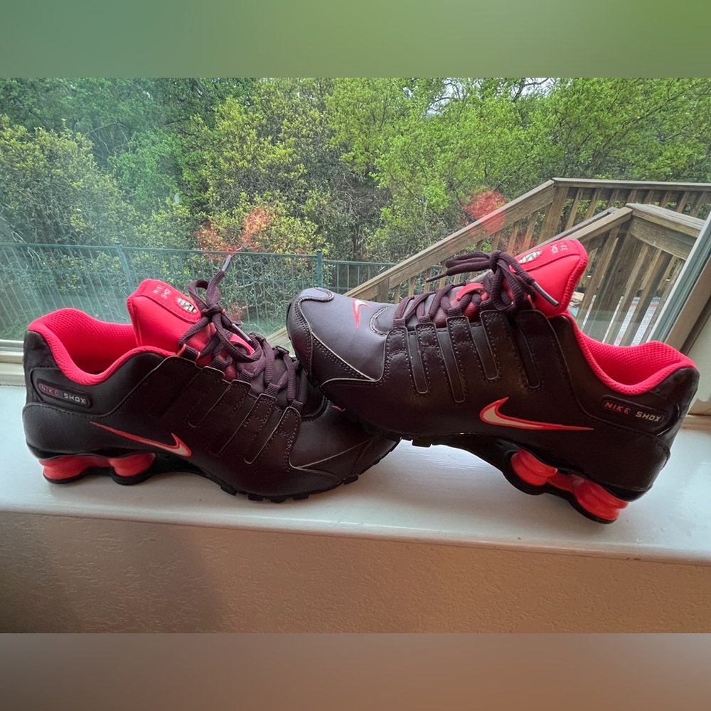 Nike Women’s Shox NZ EU- RARE!! Size: 8